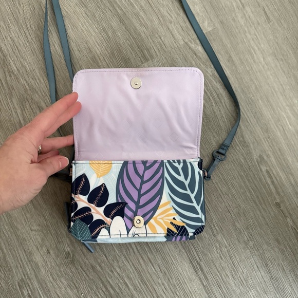 Vera Bradley Blue and Orange Floral Wristlet Clutch - Picture 2 of 4